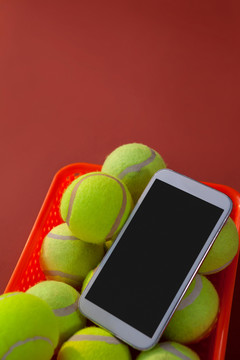 智能手机和网球篮