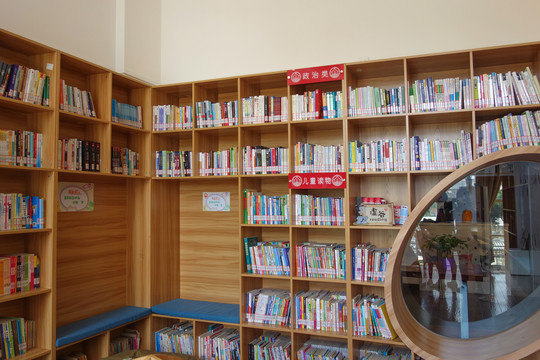 书店书架
