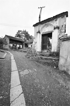 横店半傍山村学校