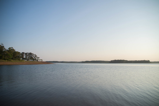 湖岸