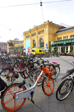 德国汉诺威火车站的中国共享单车