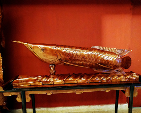金龙鱼木雕