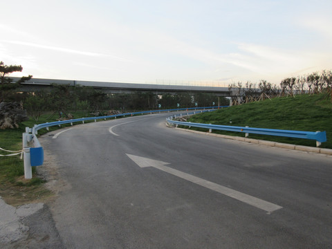 高速公路锌钢护栏