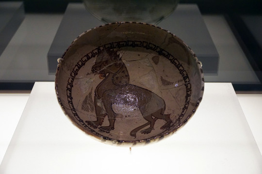 哈萨克斯坦狮纹陶碗