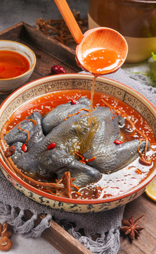 乌鸡炖茶树菇汤