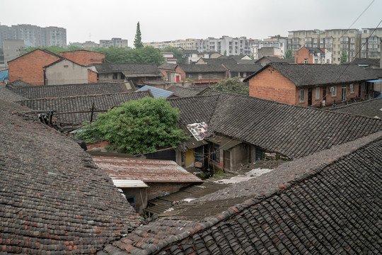 小青瓦房顶