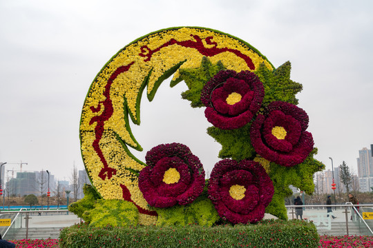 太阳神鸟鲜花雕塑