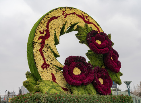 太阳神鸟鲜花雕塑