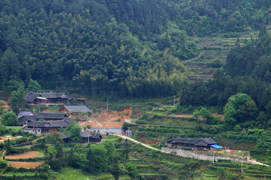 大山里的村庄