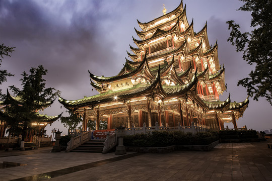 重庆鸿恩寺公园的鸿恩阁夜景