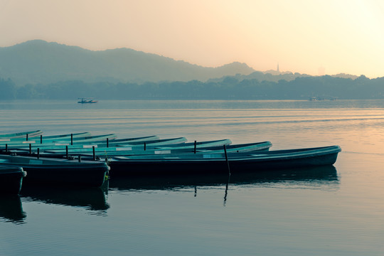 杭州西湖风光小船