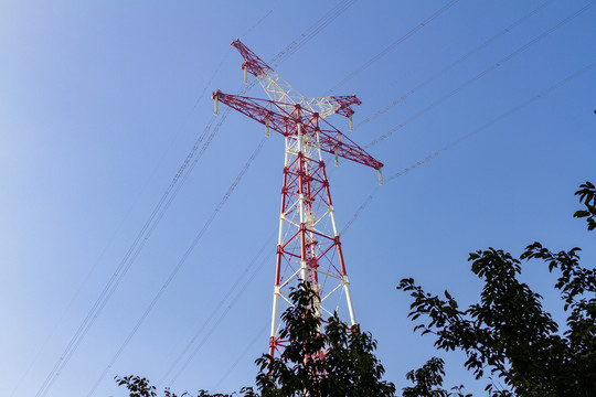 红白高压线塔