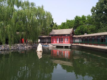 湖边