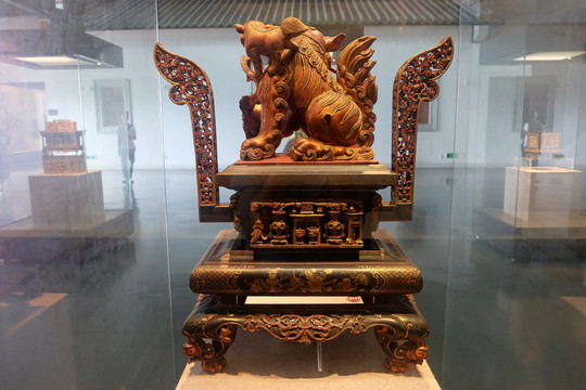 金漆木雕香炉狮