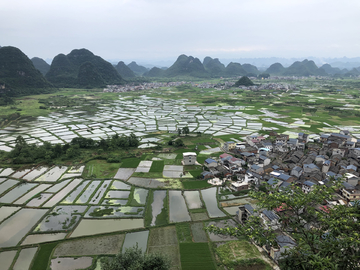 青山绿水的农村