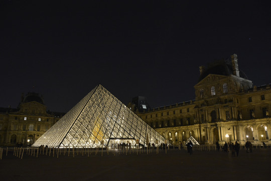 卢浮宫之夜