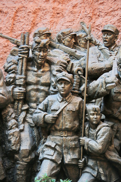 红军战士农民儿童团战斗雕像