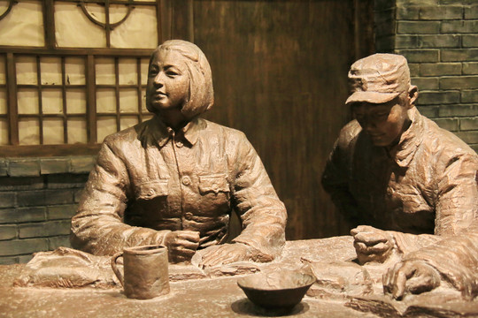 参加会议八路军女战士雕像