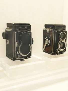 两台老款相机