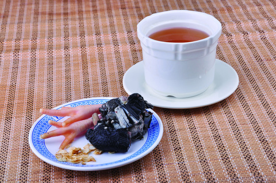 花旗参炖竹丝鸡