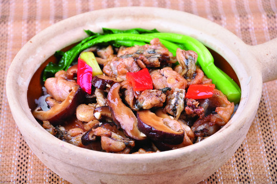 香菇田鸡煲仔饭