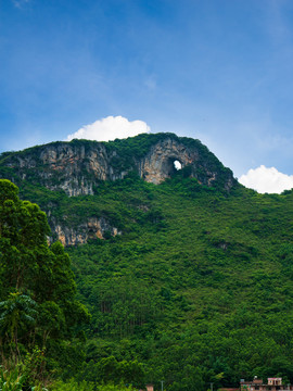 桂林山水月亮山喀斯特地形