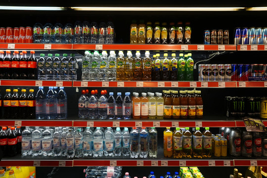 德国超市饮料区货架