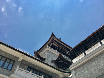 中式建筑与天空