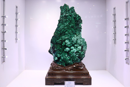 孔雀绿宝石