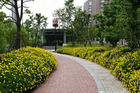 上海城市地铁站出站口
