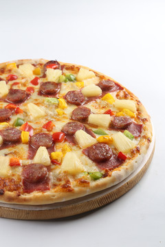 菠萝烤肠披萨