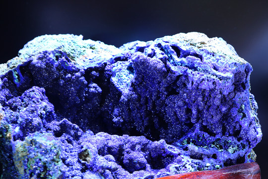 蓝紫水晶矿物宝石