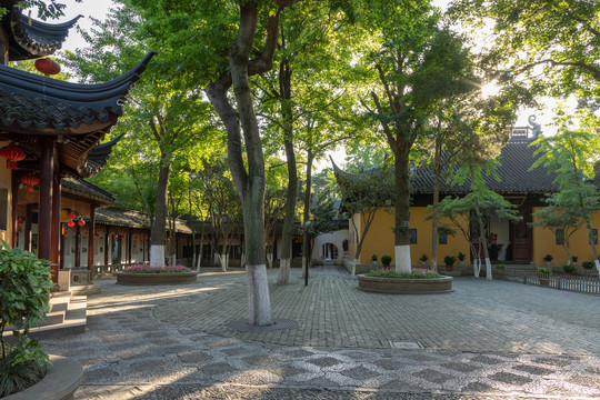 中国苏州市傍晚的姑苏城寒山寺风