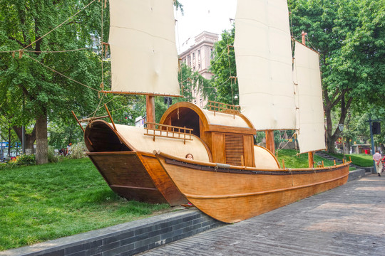 木船雕塑