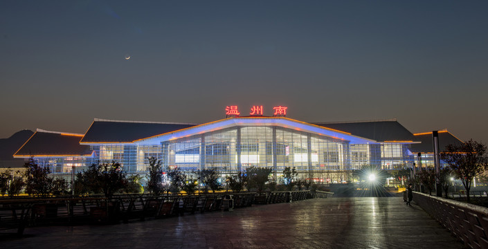 温州动车站夜景