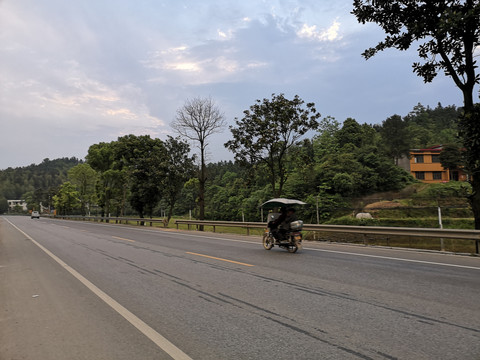 马路上的风景