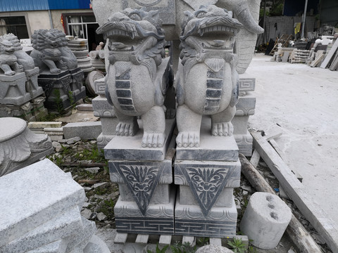 一对石狮子