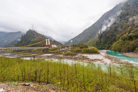 西藏波密318国道沿途风景01