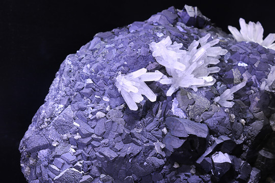 水晶紫色共生矿物宝石