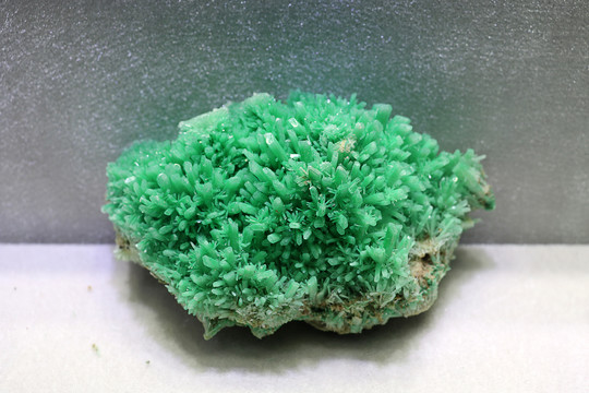 绿色水晶体石