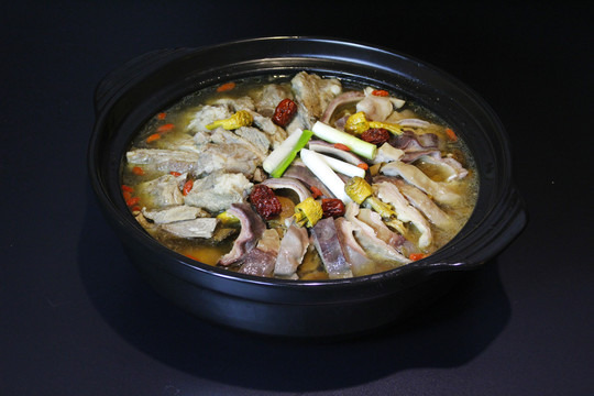 肚子鸡野生菌汤