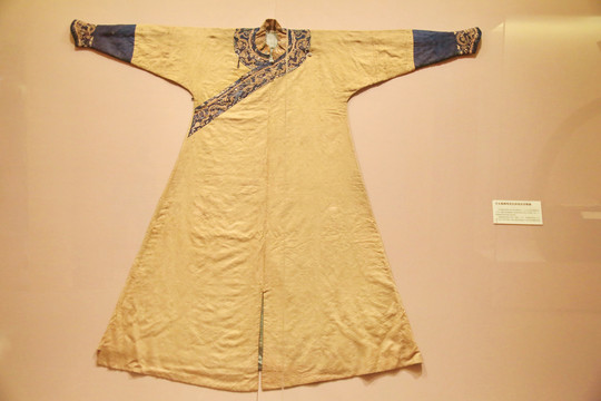 皇太极团龙纹常服袍