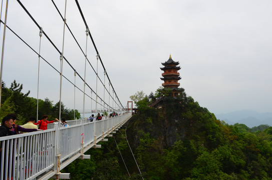 玻璃悬空吊桥