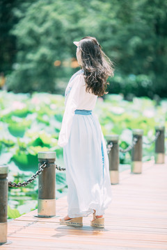 汉服背影