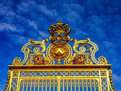 凡尔赛宫前的王冠