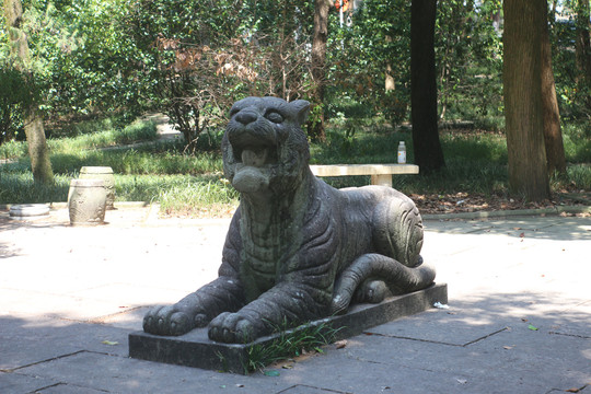 老虎雕像