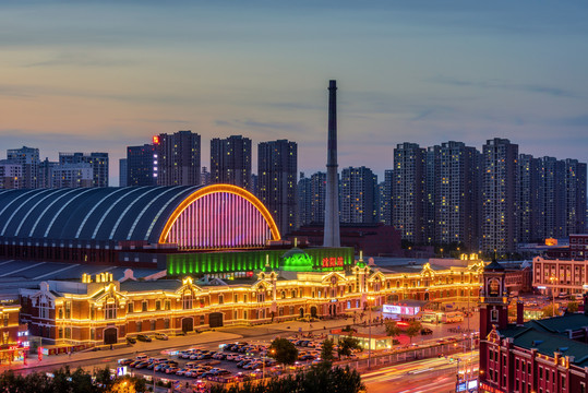 中国辽宁沈阳站东广场夜景