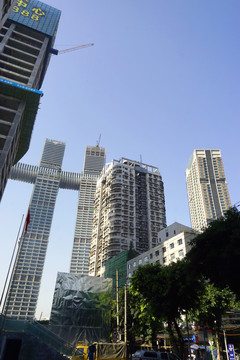 建设中的重庆横向摩天大楼