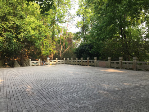 圭峰山玉台广场