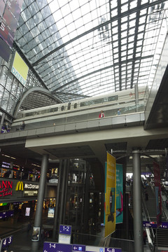 德国柏林中央车站候车厅内景